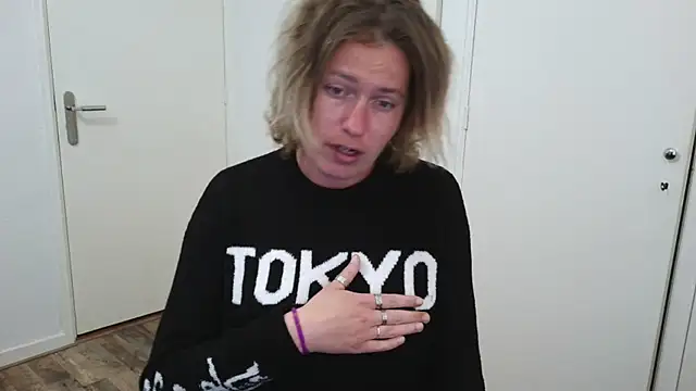 Snapshot of cumfun chatting on 05-17-26, 02:06 cumfun online show from 05-17-26, 02:06