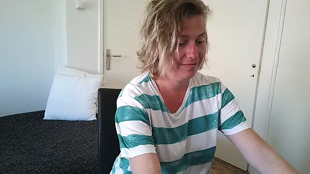Snapshot of cumfun chatting on 04-26-26, 02:47 cumfun online show from 04-26-26, 02:47