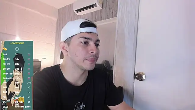 Snapshot of JUANDIAMONDS98 chatting on 02-11-26, 01:00 JUANDIAMONDS98 online show from 02-11-26, 01:00