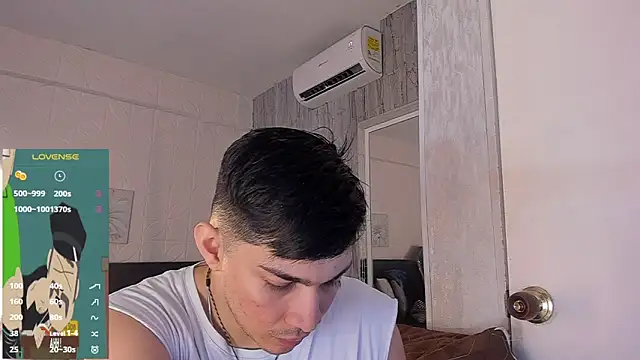 Snapshot of JUANDIAMONDS98 chatting on 02-17-26, 01:41 JUANDIAMONDS98 online show from 02-17-26, 01:41