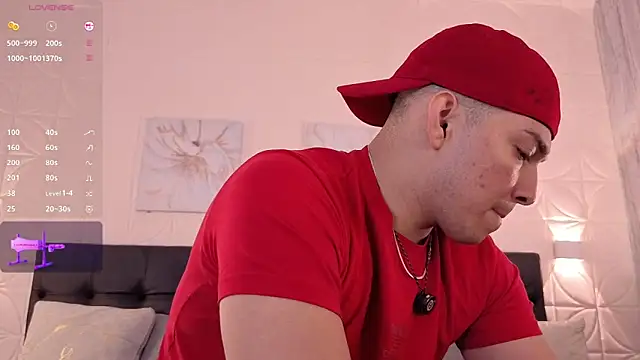 Snapshot of JUANDIAMONDS98 chatting on 02-25-26, 01:33 JUANDIAMONDS98 online show from 02-25-26, 01:33