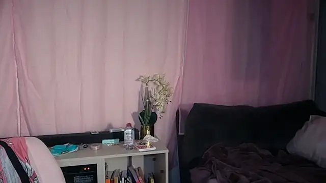 SashaEstrella online show from 06-18-26, 10:09