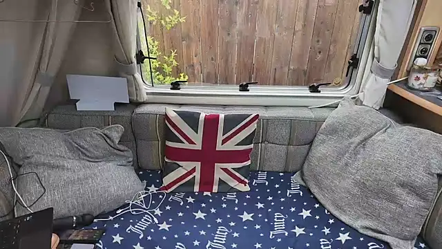 British  Rosie online show from 05-19-26, 07:48