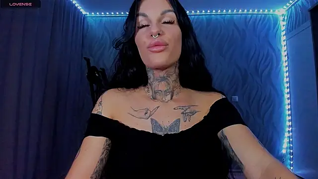 Snapshot of angel_devil_forever chatting on 06-24-26, 10:29 angel devil forever online show from 06-24-26, 10:29