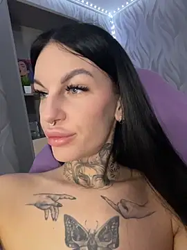 Snapshot of angel_devil_forever chatting on 06-06-26, 10:15 angel devil forever online show from 06-06-26, 10:15