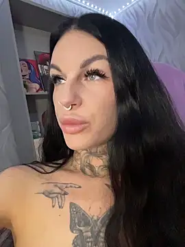 Snapshot of angel_devil_forever chatting on 06-19-26, 10:25 angel devil forever online show from 06-19-26, 10:25