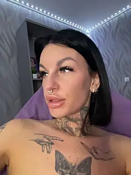 Snapshot of angel_devil_forever chatting on 06-17-26, 10:19 angel devil forever online show from 06-17-26, 10:19