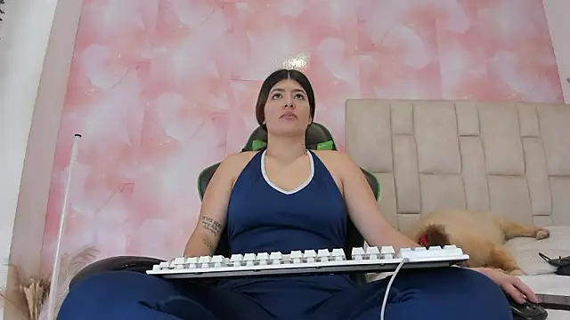 aida rose  online show from 03-12-26, 10:47