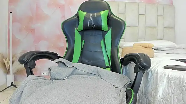 aida rose  online show from 01-14-26, 06:22