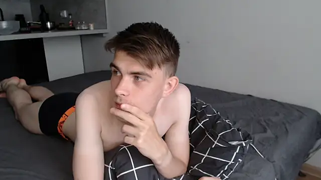 Student Oliver online show from 07-10-26, 02:06