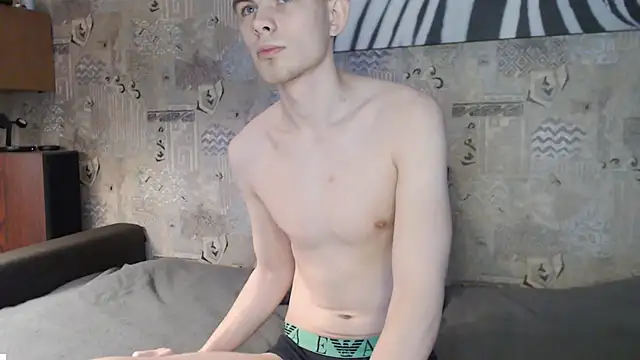 Student Oliver online show from 12-23-25, 07:18