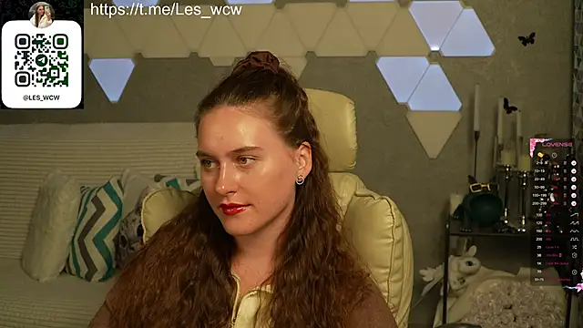 Snapshot of HarleyDeess chatting on 10-18-25, 07:27 HarleyDeess online show from 10-18-25, 07:27