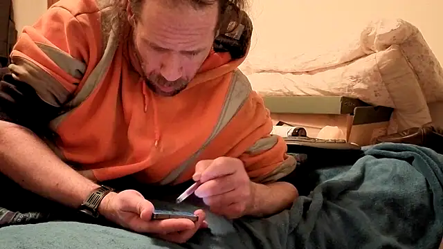 Snapshot of HandsumHungDaddy chatting on 02-16-26, 09:08 HandsumHungDaddy online show from 02-16-26, 09:08