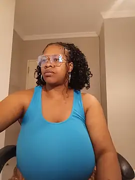 bustylisa1983 online show from 06-12-26, 05:38