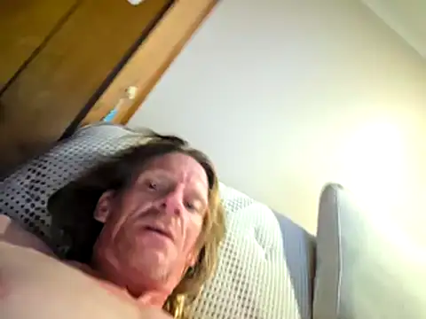 Travislovescum online show from 10-27-25, 01:01