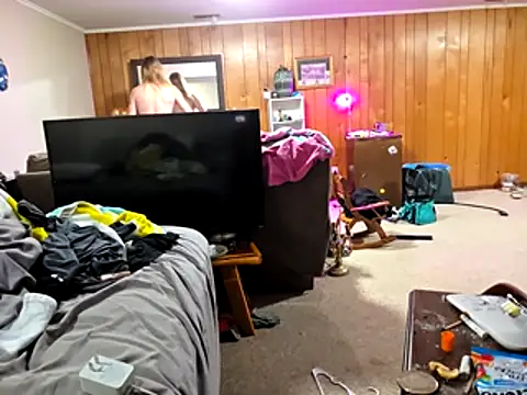 Travislovescum online show from 12-21-25, 04:03