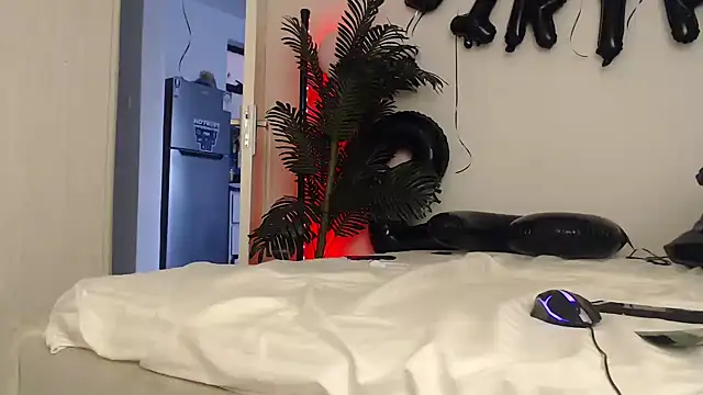 CurvyGlass online show from 10-16-25, 02:36