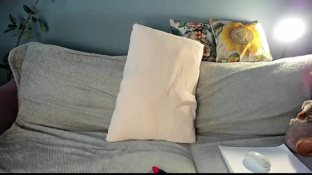 missbenz online show from 02-20-26, 09:33