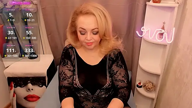 Snapshot of ShannaKingson chatting on 01-10-25, 07:43 ShannaKingson online show from 01-10-25, 07:43