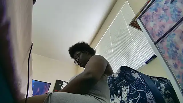 Yagurl  west online show from 02-21-25, 11:32