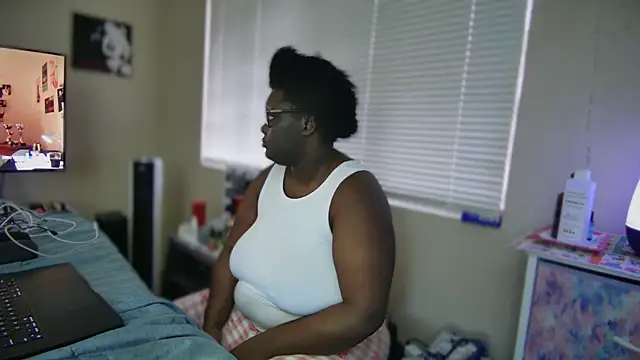 Yagurl  west online show from 02-17-25, 12:43