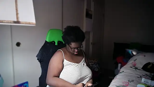 Yagurl  west online show from 01-13-26, 04:05