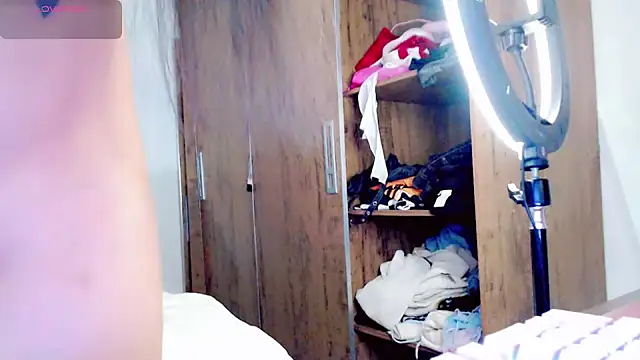 isahot22 online show from 04-10-26, 12:01