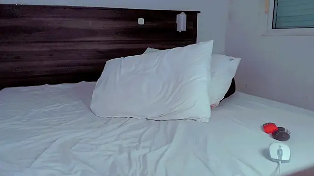 isahot22 online show from 11-13-25, 09:19