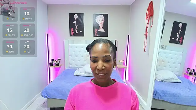 Snapshot of kimmturner chatting on 10-11-25, 01:01 kimmturner online show from 10-11-25, 01:01