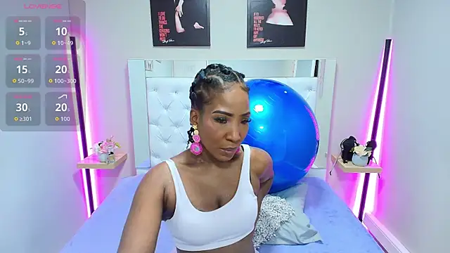 Snapshot of kimmturner chatting on 09-19-25, 01:04 kimmturner online show from 09-19-25, 01:04