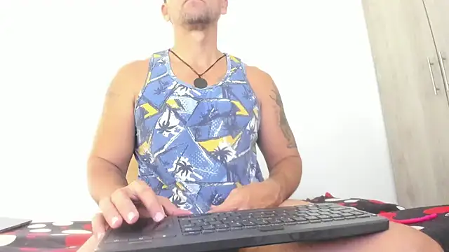 Snapshot of JULESLAKES chatting on 03-20-26, 02:40 JULESLAKES online show from 03-20-26, 02:40