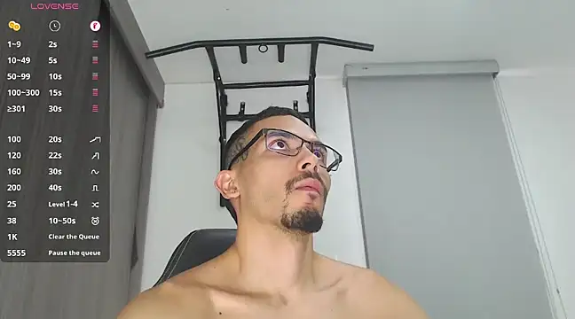 Snapshot of russthiago chatting on 01-28-25, 05:35 russthiago online show from 01-28-25, 05:35