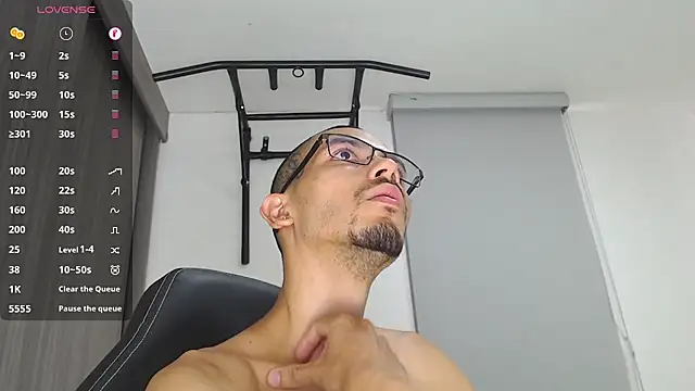 Snapshot of russthiago chatting on 02-20-25, 02:02 russthiago online show from 02-20-25, 02:02