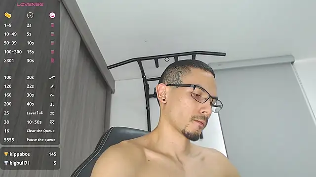 Snapshot of russthiago chatting on 03-14-25, 06:29 russthiago online show from 03-14-25, 06:29