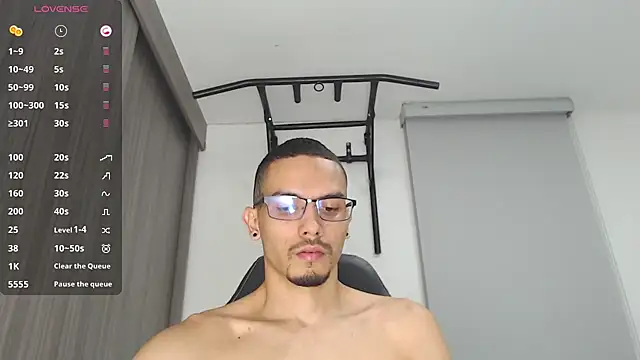 Snapshot of russthiago chatting on 03-22-25, 10:48 russthiago online show from 03-22-25, 10:48