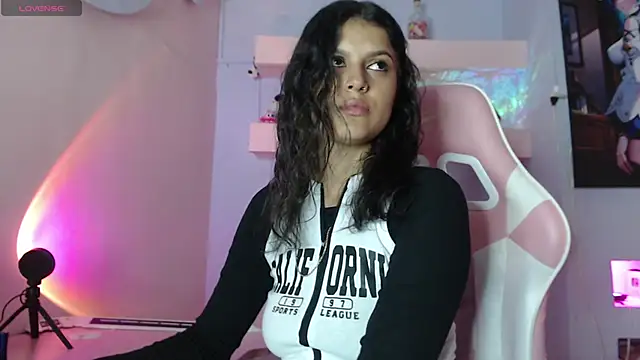 Snapshot of KristinWall chatting on 03-19-25, 08:43 KristinWall online show from 03-19-25, 08:43