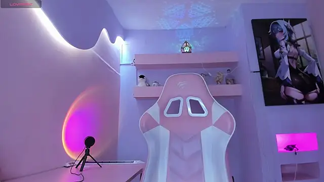 Snapshot of KristinWall chatting on 02-13-25, 09:17 KristinWall online show from 02-13-25, 09:17