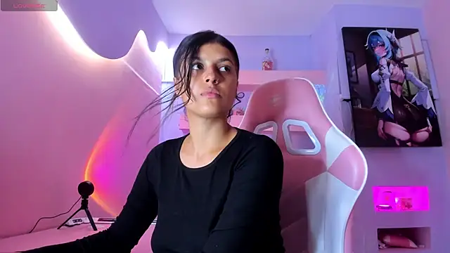 Snapshot of KristinWall chatting on 03-09-25, 08:31 KristinWall online show from 03-09-25, 08:31