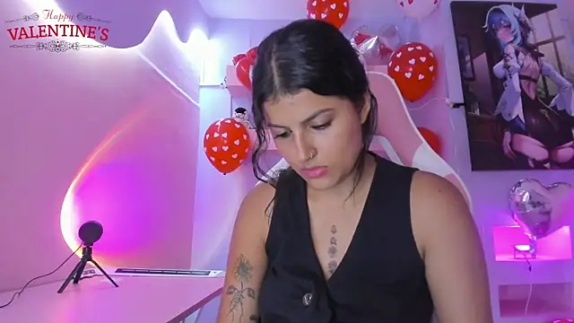 Snapshot of KristinWall chatting on 02-14-25, 08:05 KristinWall online show from 02-14-25, 08:05