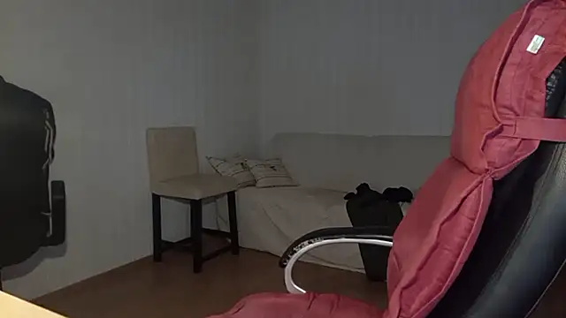 Snapshot of Rainfish chatting on 10-15-25, 04:44 Rainfish online show from 10-15-25, 04:44