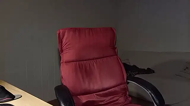 Snapshot of Rainfish chatting on 12-31-24, 04:04 Rainfish online show from 12-31-24, 04:04