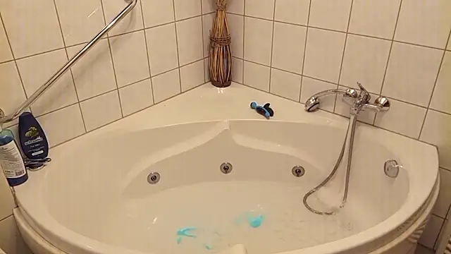 Snapshot of Rainfish chatting on 03-12-25, 05:28 Rainfish online show from 03-12-25, 05:28