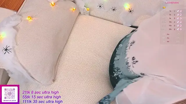 Snapshot of __KawaiiYuki__ chatting on 10-27-25, 07:09 KawaiiYuki online show from 10-27-25, 07:09