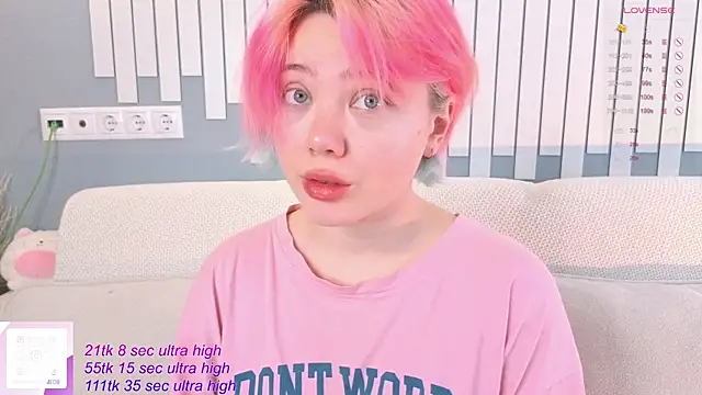 Snapshot of __KawaiiYuki__ chatting on 10-13-25, 06:59 KawaiiYuki online show from 10-13-25, 06:59