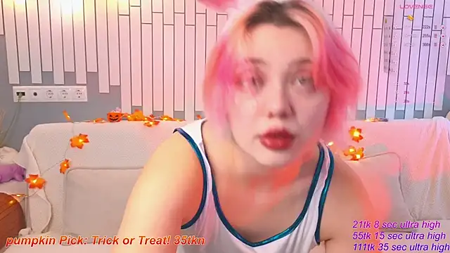 Snapshot of __KawaiiYuki__ chatting on 10-30-25, 08:23 KawaiiYuki online show from 10-30-25, 08:23