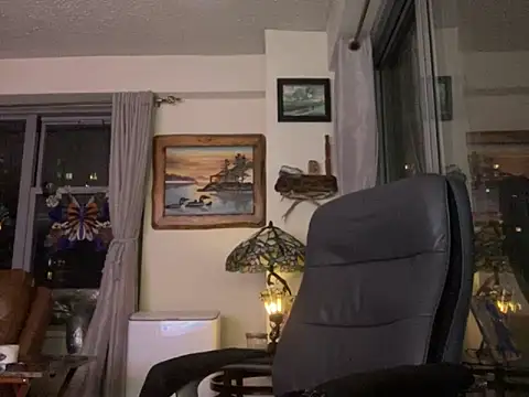 Snapshot of ThickDick_Daddy chatting on 10-25-25, 06:34 ThickDick Daddy online show from 10-25-25, 06:34