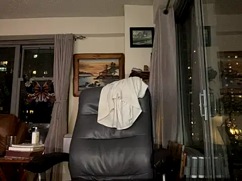 Snapshot of ThickDick_Daddy chatting on 10-13-25, 12:01 ThickDick Daddy online show from 10-13-25, 12:01