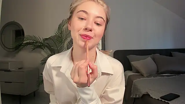 Snapshot of SimonaGerry chatting on 03-23-25, 05:21 SimonaGerry online show from 03-23-25, 05:21