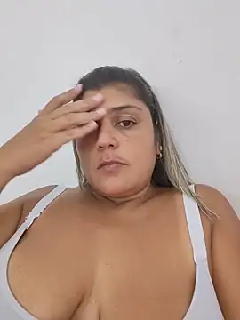 Snapshot of AlyDenalioficial chatting on 05-29-26, 11:22 AlyDenalioficial online show from 05-29-26, 11:22