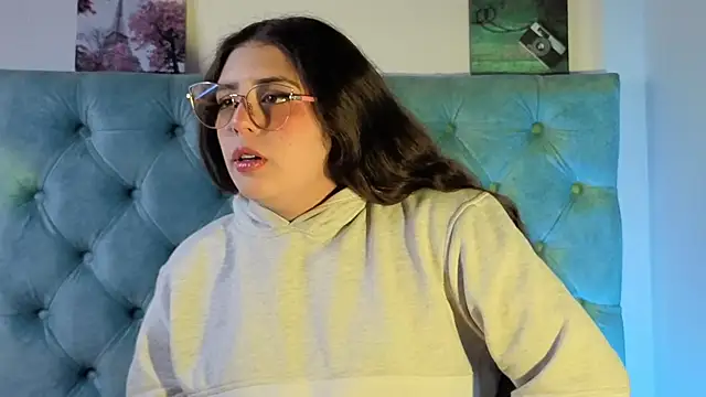 Paola Lyon  online show from 09-29-25, 12:22